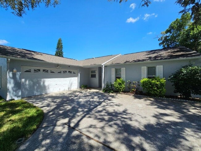Building Photo - Must See!!!  Large 2 Bed 2 Bath with garag...