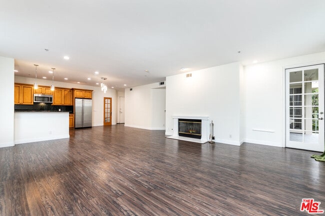Building Photo - 117 N Gale Dr
