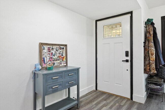 Foto del edificio - 2525 Freedom Ln