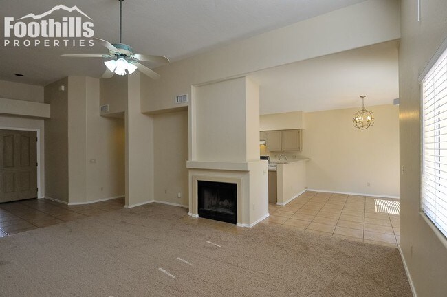 Building Photo - Great location Fireplace and more
