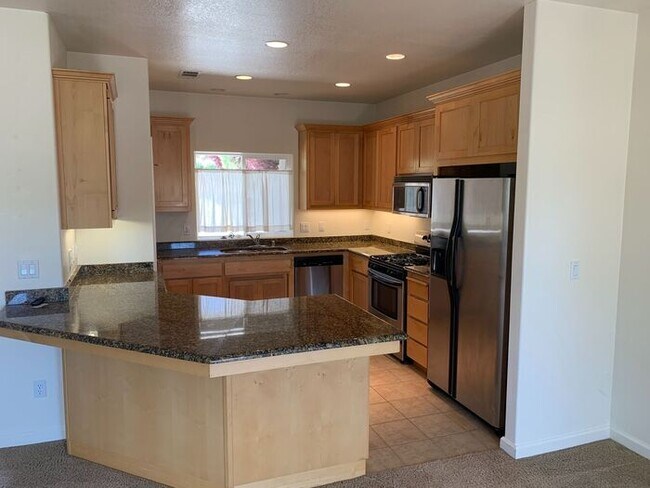 Building Photo - 425 Montebello Oaks Dr