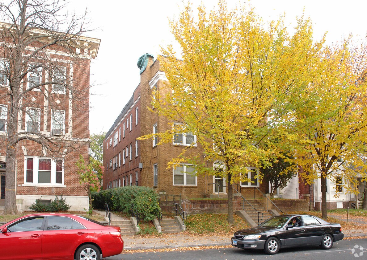 252 Sisson Ave, Hartford, CT 06105 Apartments in Hartford, CT