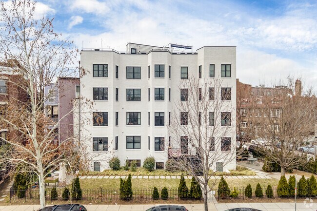 Building Photo - 1300 Park Rd NW