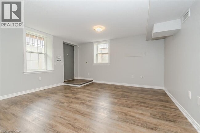 Building Photo - 58 Beverly St