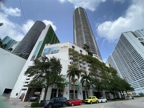 Building Photo - 1750 N Bayshore Dr
