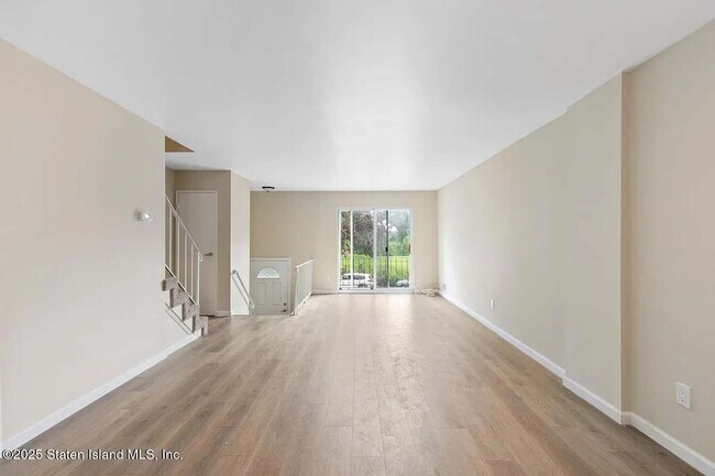 Foto del edificio - 1630 Forest Hill Rd