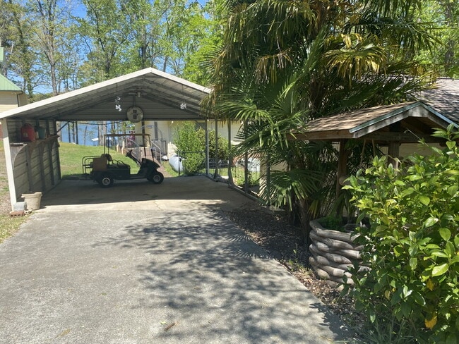 Foto del edificio - Lakefront Living! Furnished 3-Bed Home w/ ...