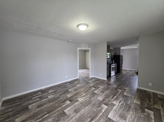 Building Photo - 11 Cardinal Hill Dr