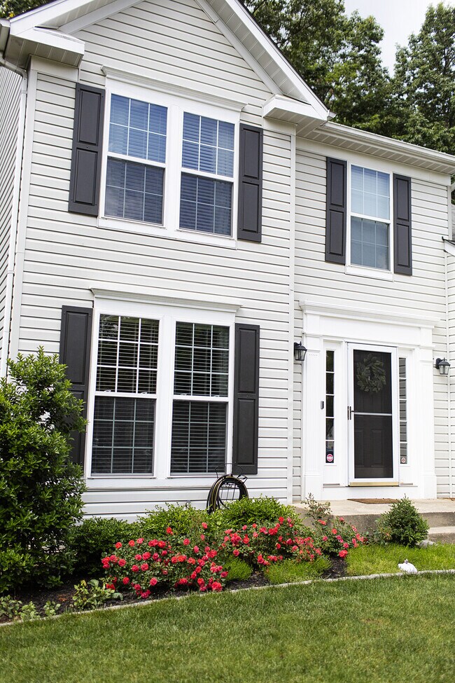 Building Photo - 801 Yellow Birch Ct