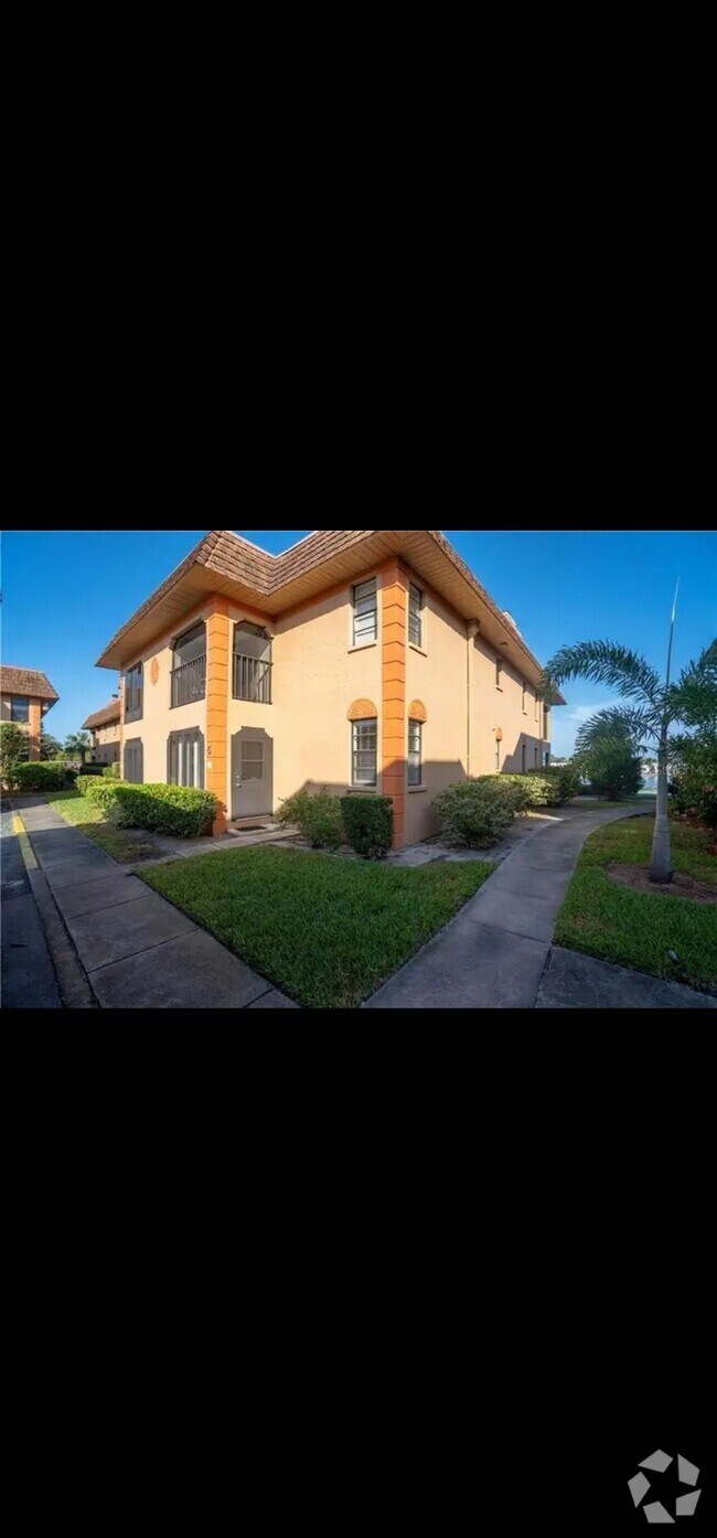 Lake Park Apartments for Rent with Hardwood Floors Largo, FL 1