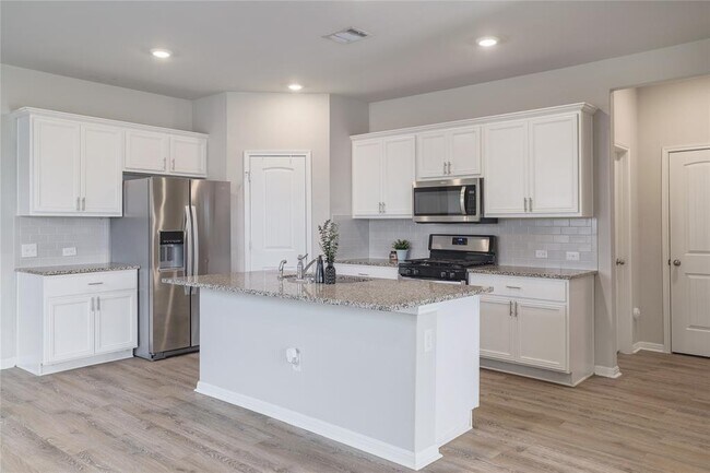 Foto del edificio - 445 Shiner Ln