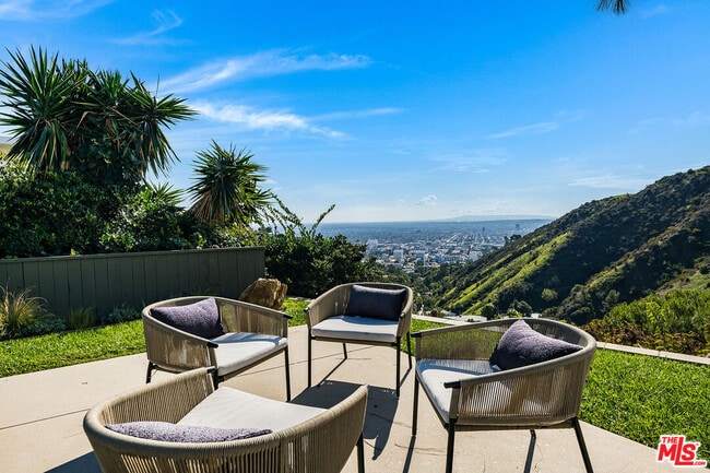 Building Photo - 2431 Carman Crest Dr