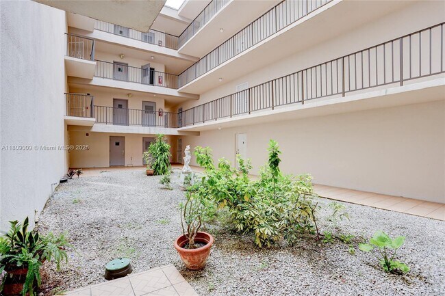 Foto del edificio - 5501 NW 7th St