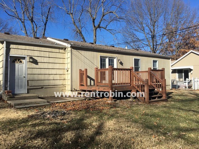 Building Photo - LEES SUMMIT RANCH AT INCREDIBLE PRICE