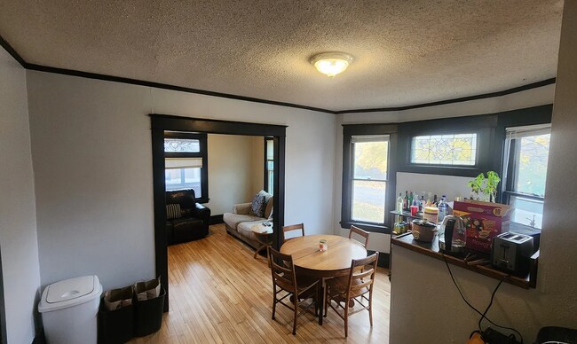 Foto del edificio - 1822 Roblyn Ave