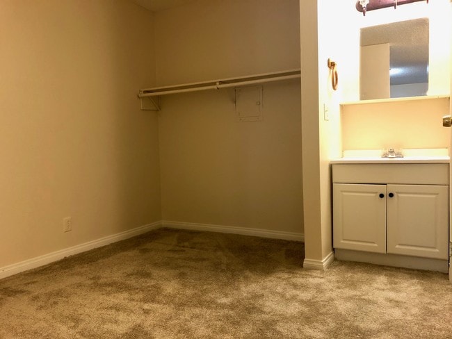 Building Photo - 651 E Twain Ave