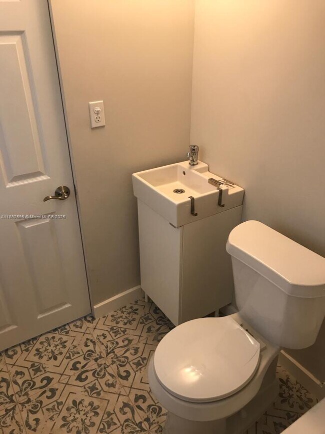 Foto del edificio - 1700 NW 22nd Ct