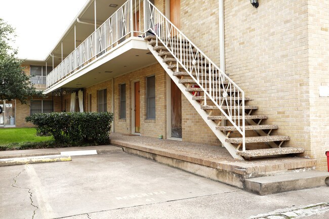 McKinney Arms Apartaments - McKinney Arms Apartments