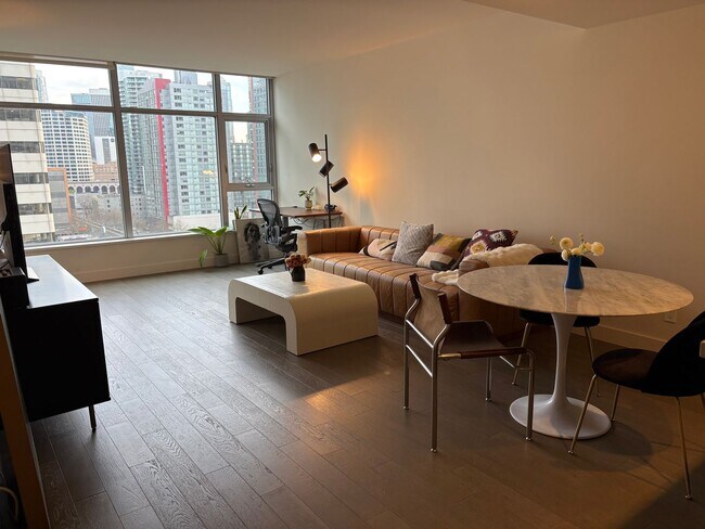 Foto del edificio - CLICK "REQUEST A TOUR" NOW!