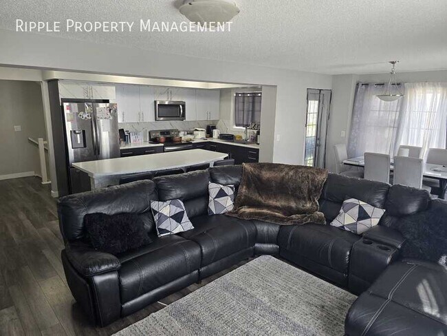 Photo du bâtiment - Modern 3 Beds, 2.5 Baths TownHouse | 1 Pet...