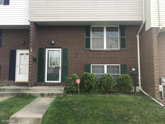 Building Photo - 3 br, 2.5 bath Townhome - 15 Pine Cone Ct
