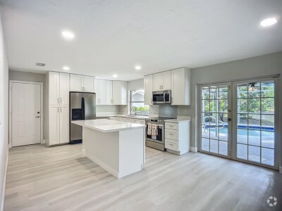 Building Photo - 5542 32nd Ave SW