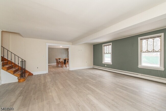 Foto del edificio - 382 Howard Blvd