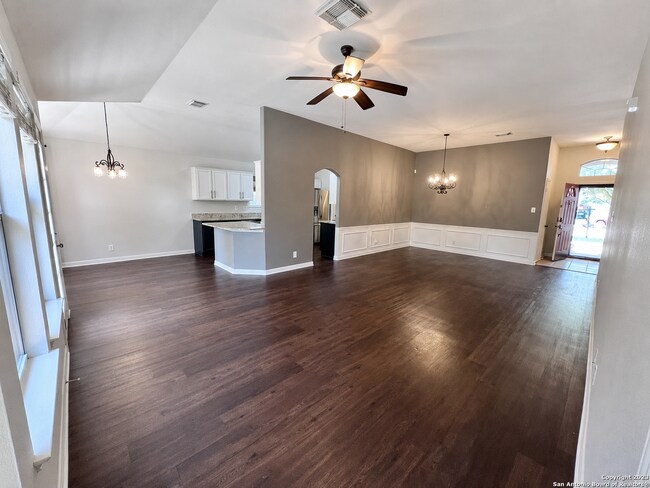 Foto del edificio - Charming 3-Bed Home Near Medical Center w/ Private Greenbelt Backyard!