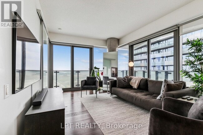 Building Photo - 390 Cherry St