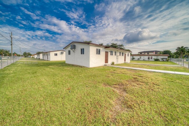 Building Photo - 17715 SW 103rd Ave
