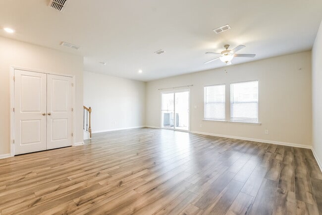 Building Photo - 1632 Villageside Ct