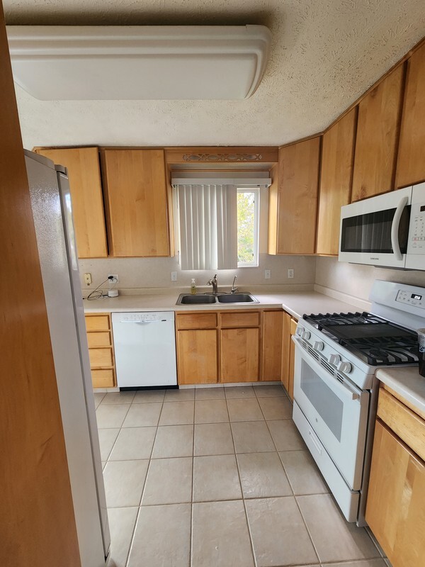 Foto del edificio - 12936 Timpview Dr