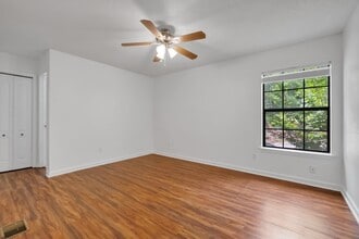 Building Photo - 2818 Par Ln