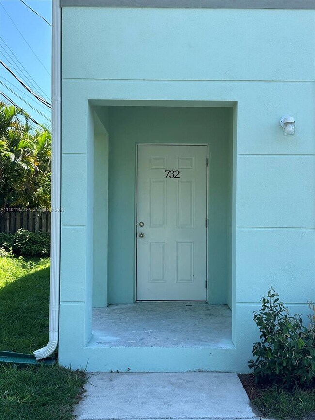 Building Photo - 732 NW 2nd Ave