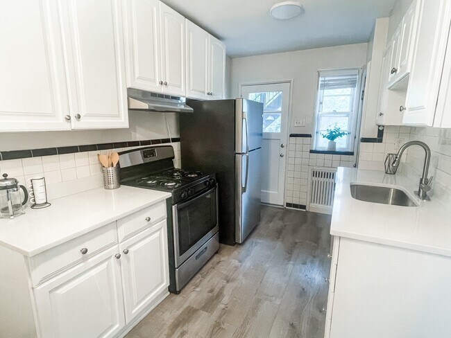 Building Photo - 8150 Whitburn Dr