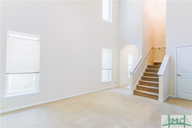 Building Photo - 530 Summer Hill Way