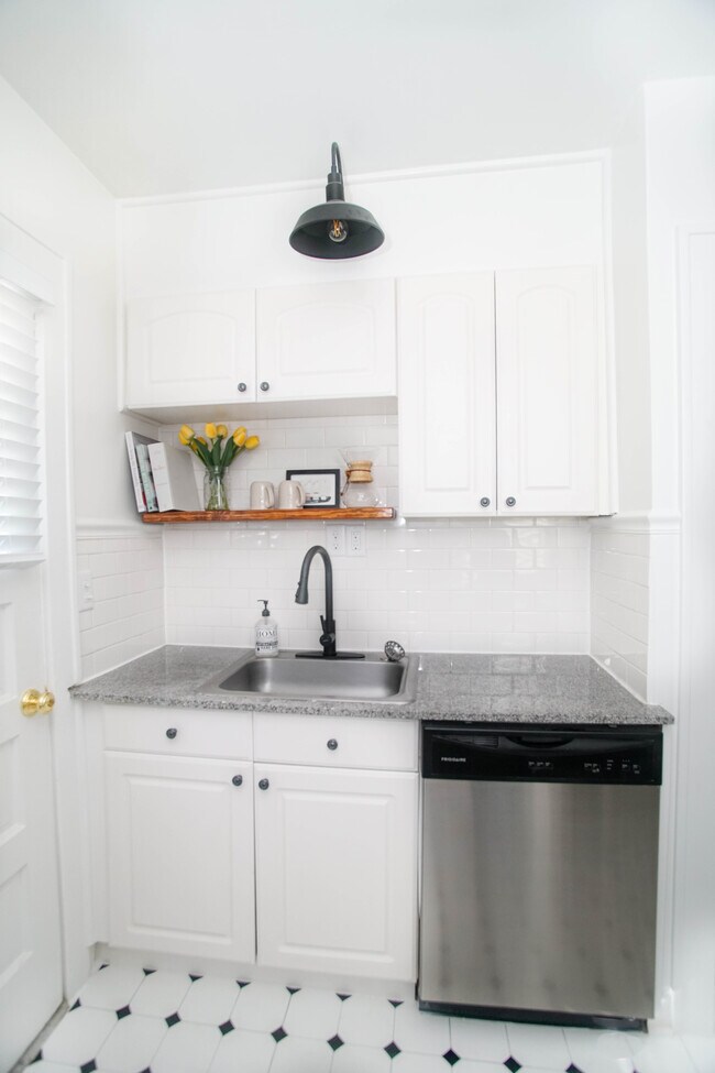 Kitchen - 3609 Ault Park Ave