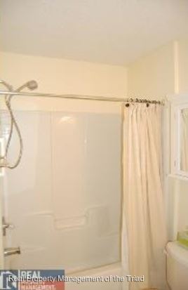 Foto del edificio - 502 Bowen Lake Dr