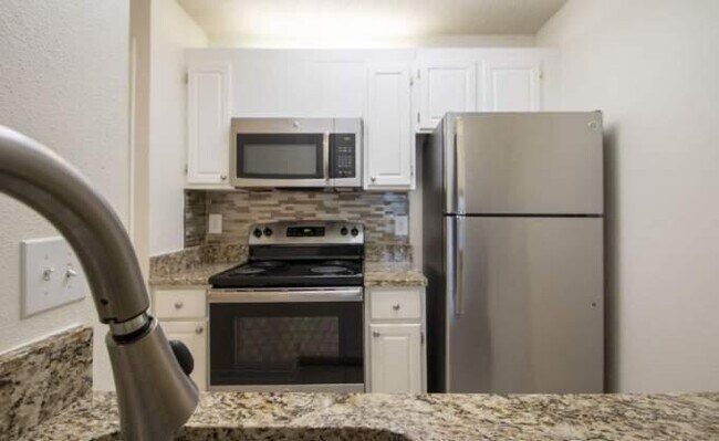 Building Photo - 2 bedroom in Dallas TX 75231