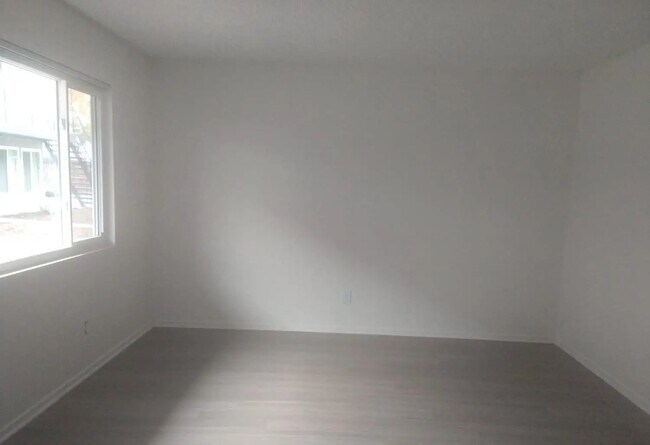 Foto del edificio - 5560 Ackerfield Ave