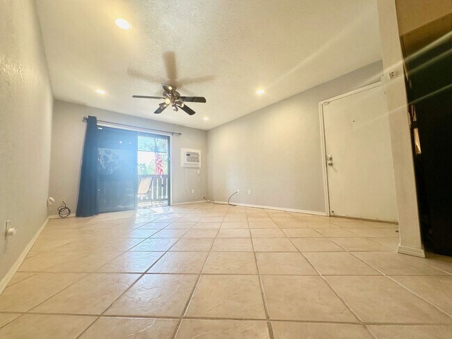 Building Photo - Beautiful one bedroom condo!