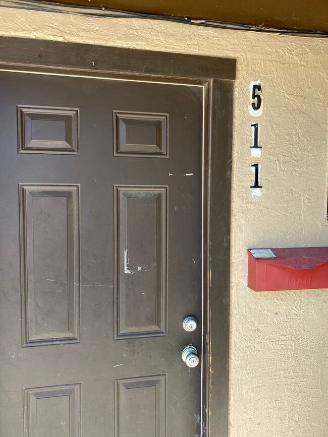 Building Photo - 3 br, 1 bath House - 511 W McGaffey St