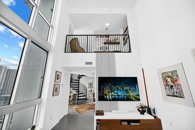 Building Photo - 300 S Biscayne Blvd