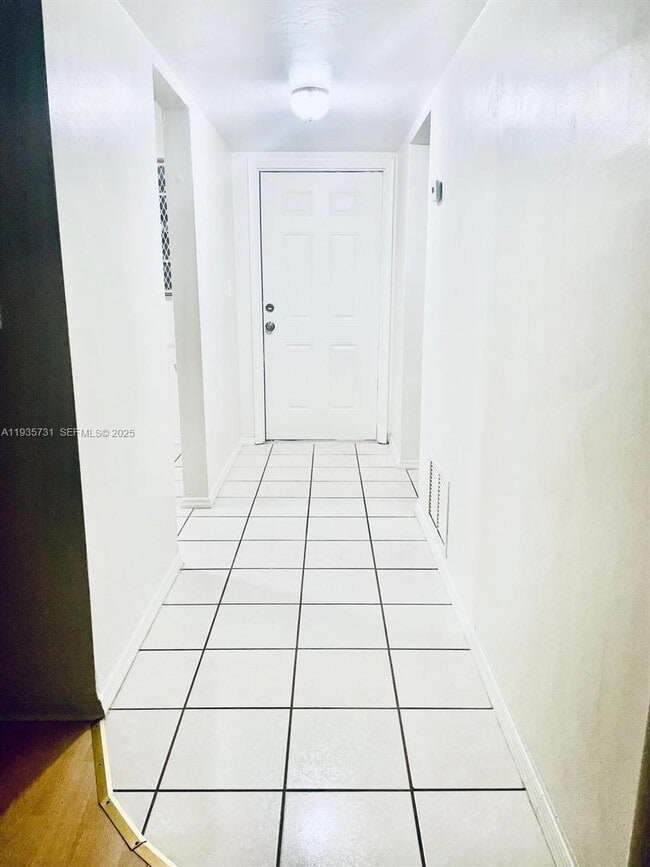 Foto del edificio - 1550 NE 191st St