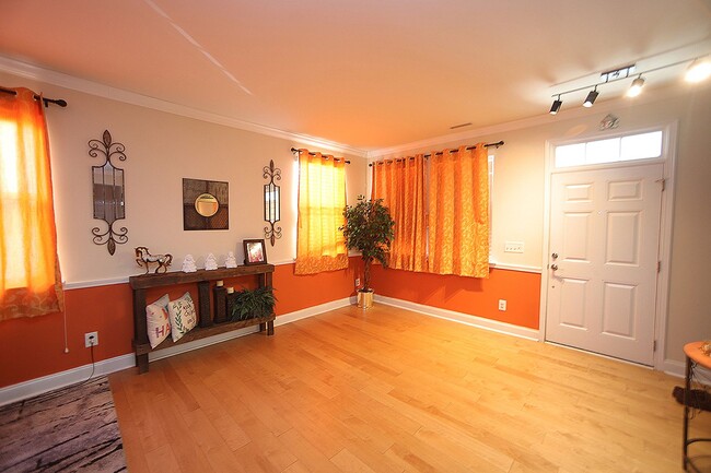 Foto del edificio - Spacious 3-Bedroom Home in Desirable Amber...