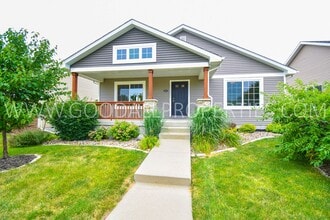 Building Photo - 1315 SE Waddell Way