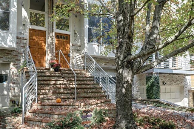 Building Photo - 1294 Fernwood Cir NE
