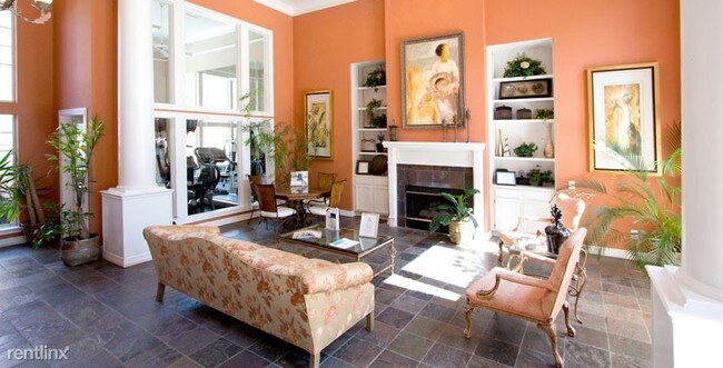 Foto del edificio - 15820 Knoll Trail Dr