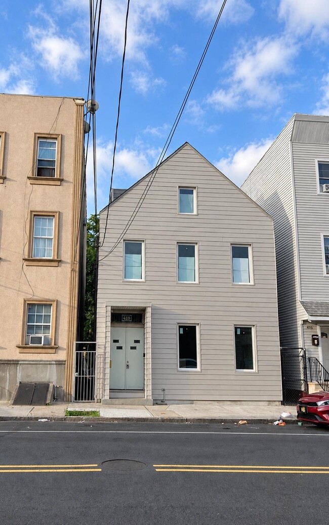 Building Photo - 418 Walnut St