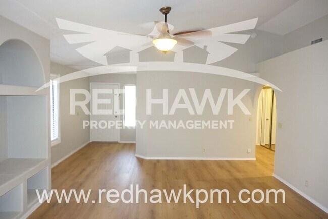 Foto del edificio - Charming Three Bedroom, Two Bathroom Chand...